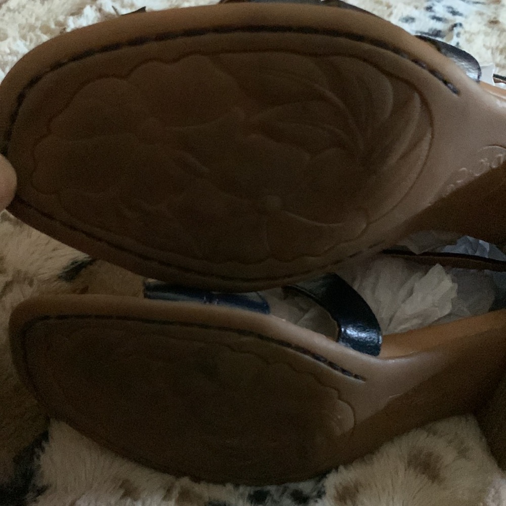 BORN B.O.C. Criss-Cross Strap Sandals / Heels — 6 - Picture 9 of 10